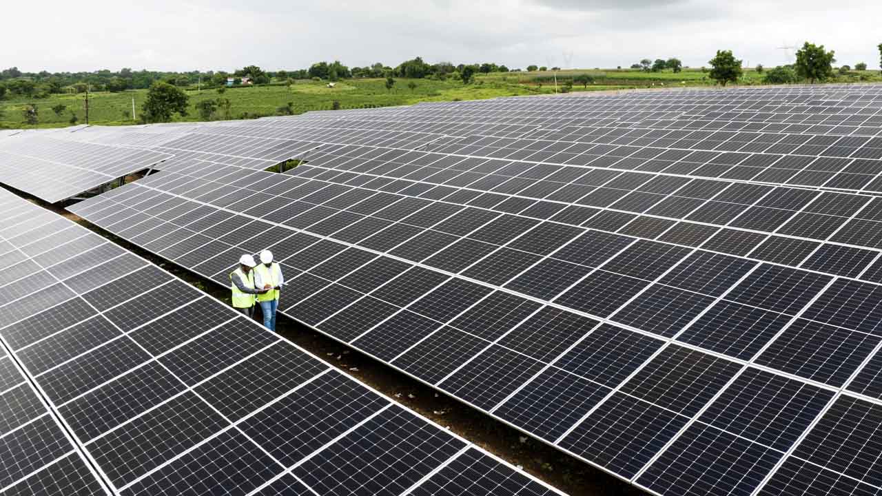 Maharashtra CM Inaugurated MEIL-Built 4-MW Solar Plant