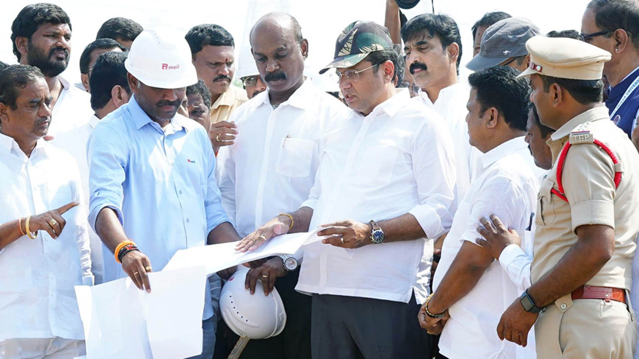 Minister Sridhar Babu Reviews Progress at Young India Skills University_1