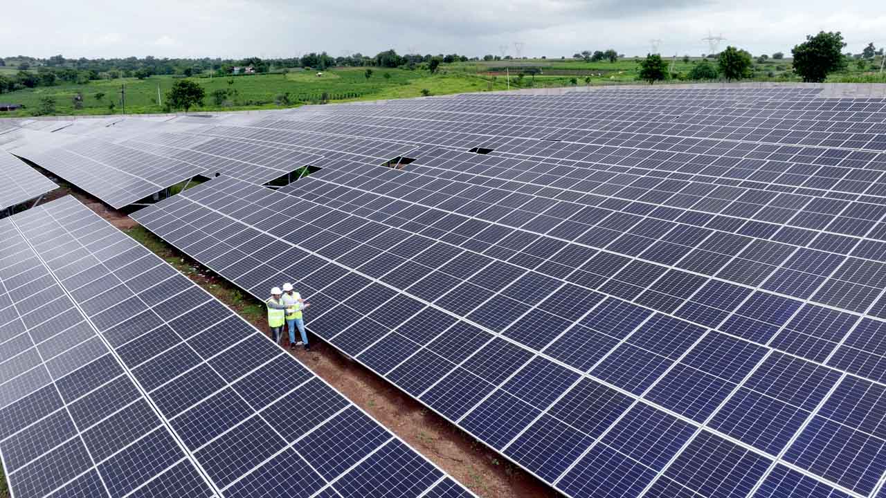 Maharashtra CM Fadnavis Launches Solar Power Projects 