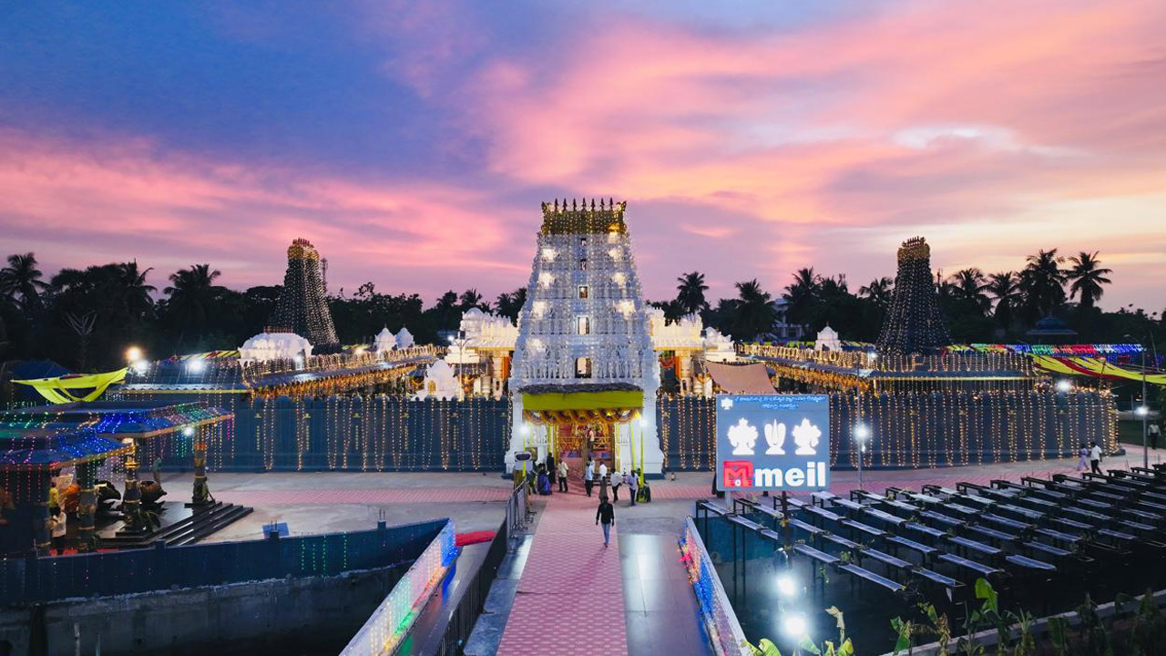 Veyi Sthambala Mandapam Inauguration at Dokiparru Mahakshetram