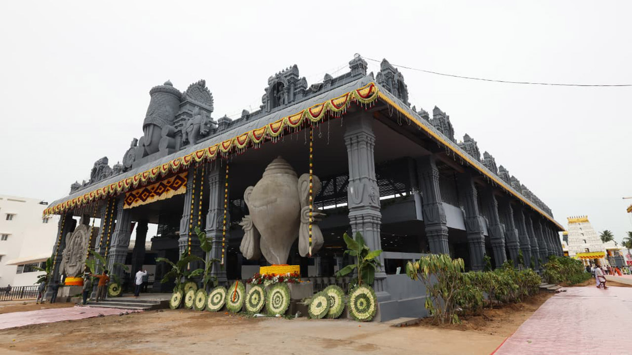 Veyi Sthambala Mandapam Inauguration at Dokiparru Mahakshetram